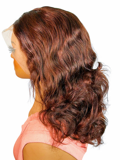Perruque Wavy Cuivrée – Cheveux vierges, éclat intense & douceur naturelle