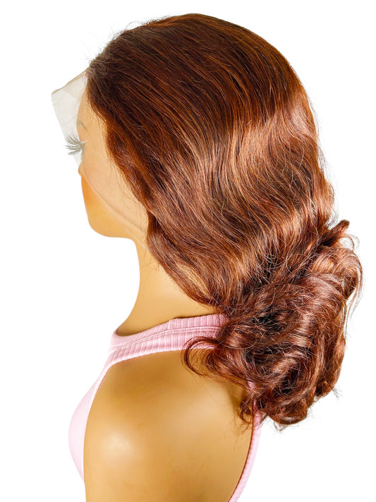 Perruque Wavy Cuivrée – Cheveux vierges, éclat intense & douceur naturelle
